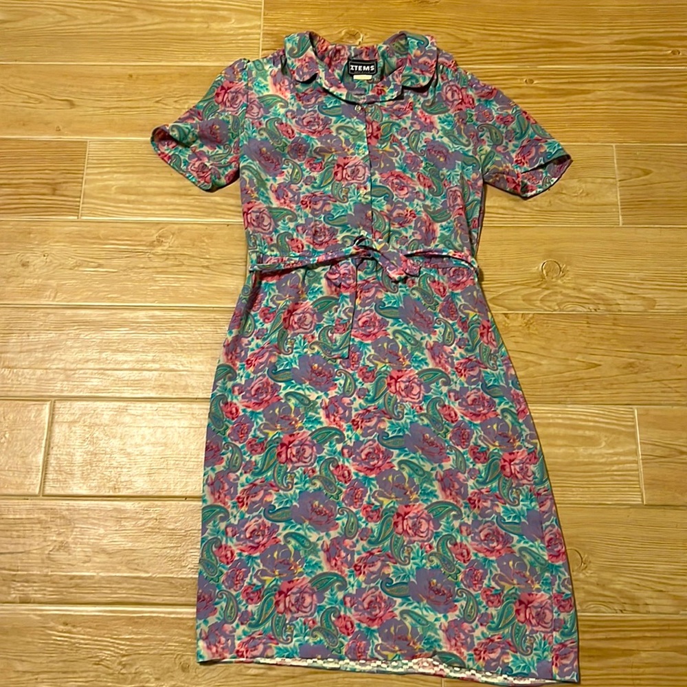 Vintage ITEMS Clothing Made in the USA Women's Floral Dress